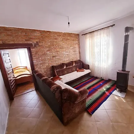 Bujtinat Skenderi Gjinar