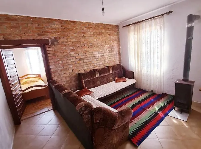 Bujtinat Skenderi Gjinar