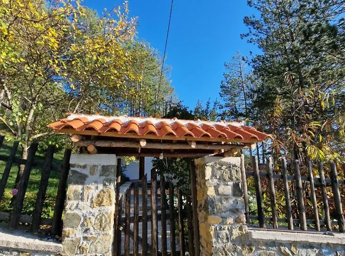 Bujtinat Skenderi Hostel Gjinar